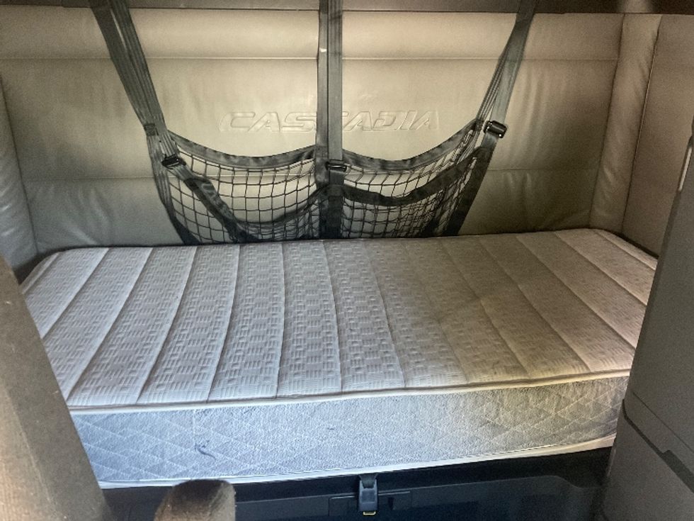 Sleeper Tractor-Heavy Duty Tractors-Freightliner-2022-T12664ST-Fort Wayne-IN-507,909\n\t\tmiles-$ 67,750 - Image 16