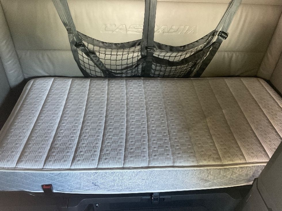 Sleeper Tractor-Heavy Duty Tractors-Freightliner-2022-T12664ST-Fort Wayne-IN-507,909\n\t\tmiles-$ 67,750 - Image 17