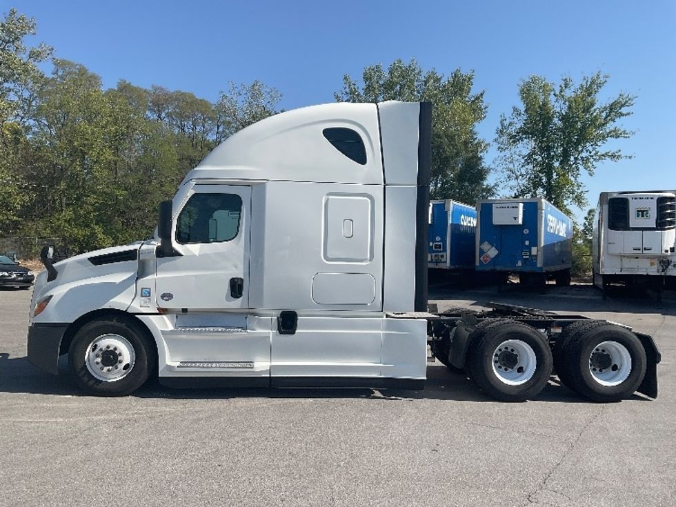 Sleeper Tractor-Heavy Duty Tractors-Freightliner-2022-T12664ST-Fort Wayne-IN-507,909\n\t\tmiles-$ 67,750 - Image 4
