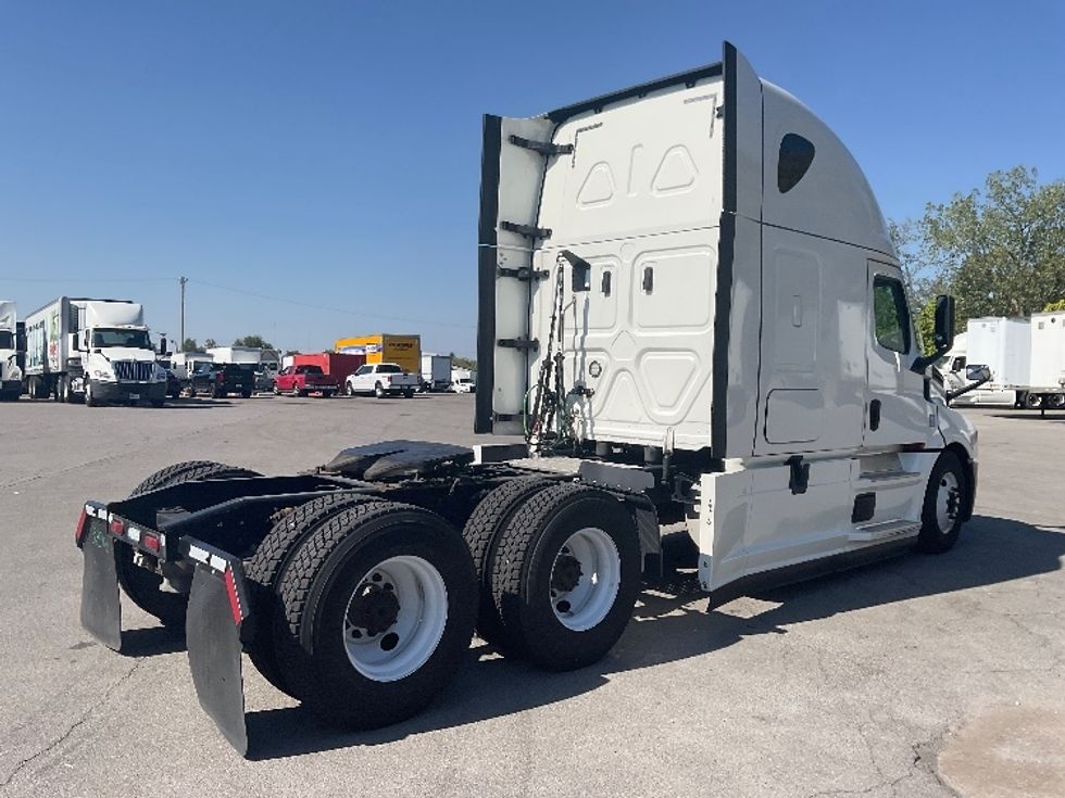 Sleeper Tractor-Heavy Duty Tractors-Freightliner-2022-T12664ST-Fort Wayne-IN-507,909\n\t\tmiles-$ 67,750 - Image 7