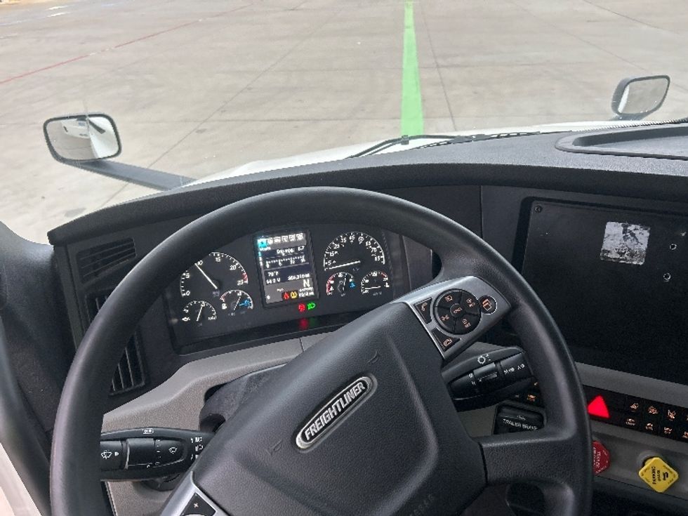 Sleeper Tractor-Heavy Duty Tractors-Freightliner-2022-T12664ST-Fort Worth-TX-386,299\n\t\tmiles-$ 84,500 - Image 11