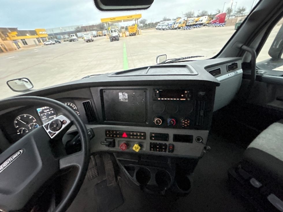 Sleeper Tractor-Heavy Duty Tractors-Freightliner-2022-T12664ST-Fort Worth-TX-386,299\n\t\tmiles-$ 84,500 - Image 12