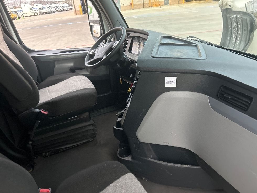 Sleeper Tractor-Heavy Duty Tractors-Freightliner-2022-T12664ST-Fort Worth-TX-386,299\n\t\tmiles-$ 84,500 - Image 15