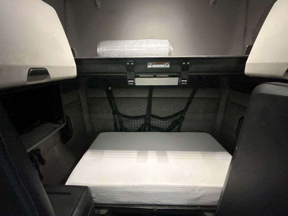 Sleeper Tractor-Heavy Duty Tractors-Freightliner-2022-T12664ST-Fort Worth-TX-386,299\n\t\tmiles-$ 84,500 - Image 16