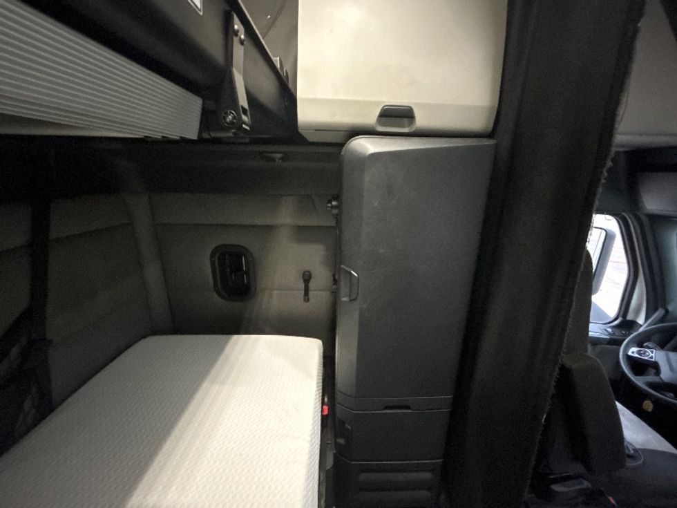 Sleeper Tractor-Heavy Duty Tractors-Freightliner-2022-T12664ST-Fort Worth-TX-386,299\n\t\tmiles-$ 84,500 - Image 18