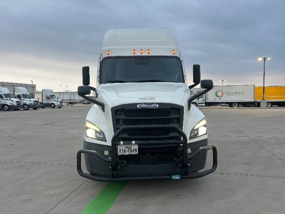 Sleeper Tractor-Heavy Duty Tractors-Freightliner-2022-T12664ST-Fort Worth-TX-386,299\n\t\tmiles-$ 84,500 - Image 2