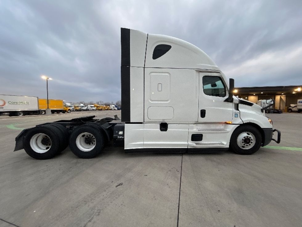 Sleeper Tractor-Heavy Duty Tractors-Freightliner-2022-T12664ST-Fort Worth-TX-386,299\n\t\tmiles-$ 84,500 - Image 8