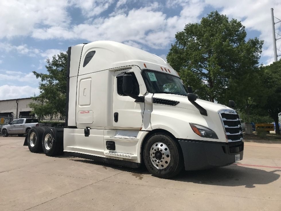 Sleeper Tractor-Heavy Duty Tractors-Freightliner-2022-T12664ST-Fort Worth-TX-398,043\n\t\tmiles-$ 90,250 - Image 1