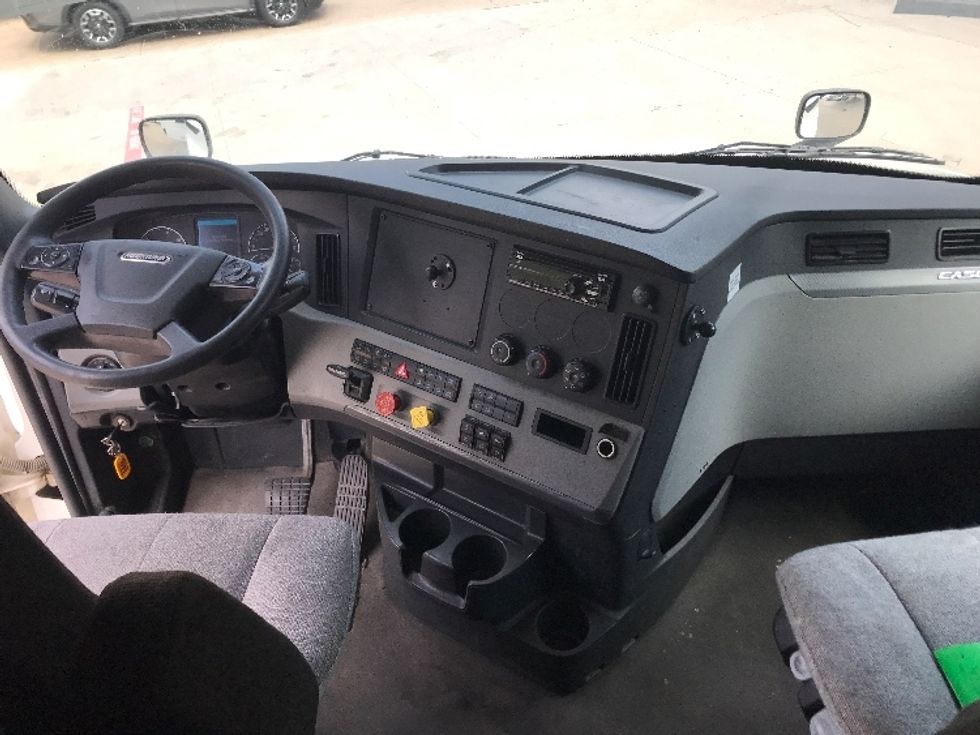 Sleeper Tractor-Heavy Duty Tractors-Freightliner-2022-T12664ST-Fort Worth-TX-398,043\n\t\tmiles-$ 90,250 - Image 12