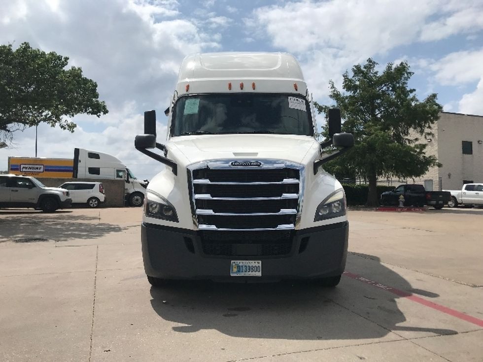 Sleeper Tractor-Heavy Duty Tractors-Freightliner-2022-T12664ST-Fort Worth-TX-398,043\n\t\tmiles-$ 90,250 - Image 2
