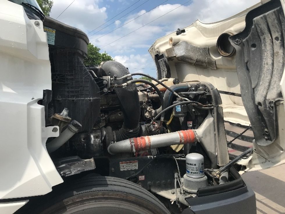 Sleeper Tractor-Heavy Duty Tractors-Freightliner-2022-T12664ST-Fort Worth-TX-398,043\n\t\tmiles-$ 90,250 - Image 20