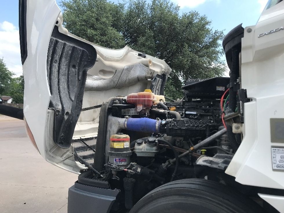 Sleeper Tractor-Heavy Duty Tractors-Freightliner-2022-T12664ST-Fort Worth-TX-398,043\n\t\tmiles-$ 90,250 - Image 21