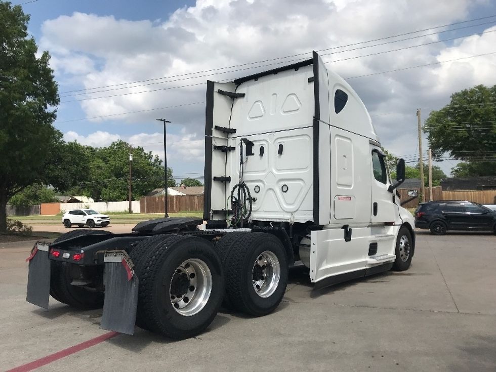 Sleeper Tractor-Heavy Duty Tractors-Freightliner-2022-T12664ST-Fort Worth-TX-398,043\n\t\tmiles-$ 90,250 - Image 7