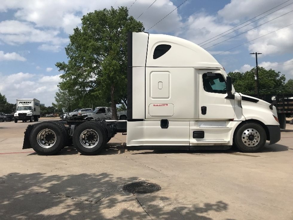 Sleeper Tractor-Heavy Duty Tractors-Freightliner-2022-T12664ST-Fort Worth-TX-398,043\n\t\tmiles-$ 90,250 - Image 8