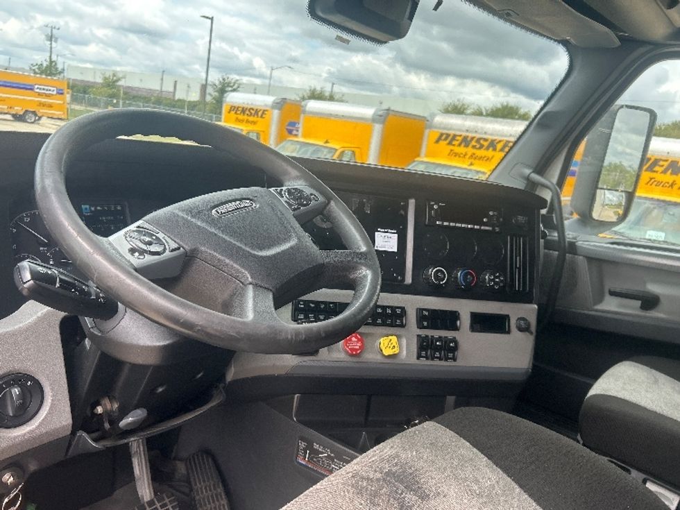 Sleeper Tractor-Heavy Duty Tractors-Freightliner-2022-T12664ST-Fort Worth-TX-456,447\n\t\tmiles-$ 81,750 - Image 10