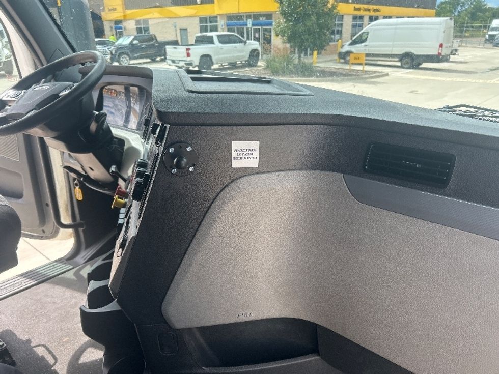 Sleeper Tractor-Heavy Duty Tractors-Freightliner-2022-T12664ST-Fort Worth-TX-456,447\n\t\tmiles-$ 81,750 - Image 15