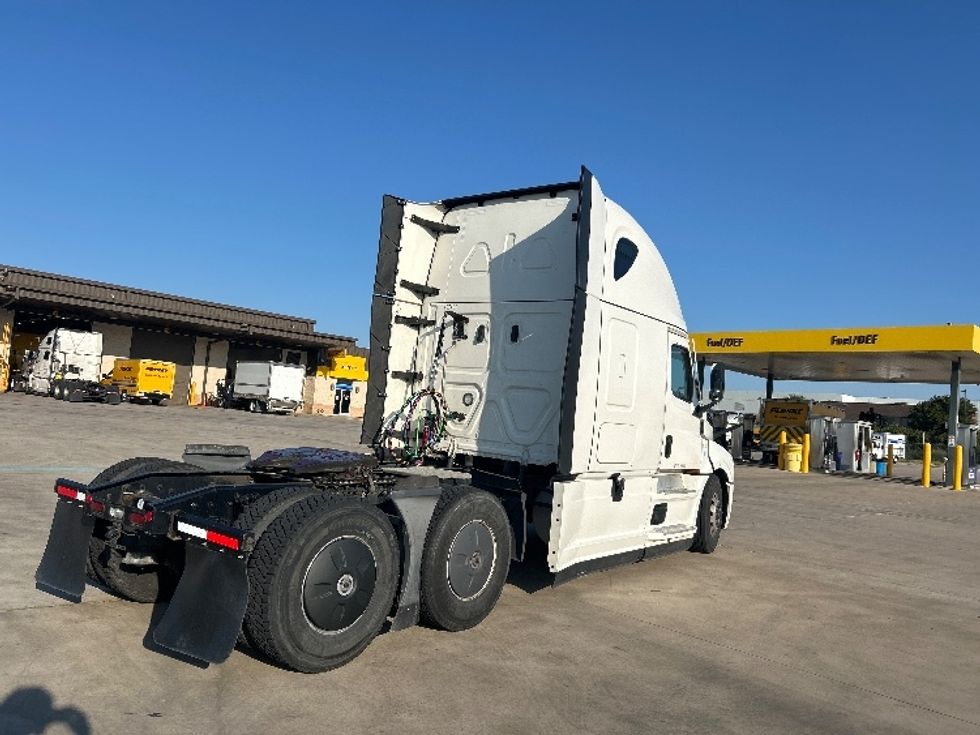 Sleeper Tractor-Heavy Duty Tractors-Freightliner-2022-T12664ST-Fort Worth-TX-456,447\n\t\tmiles-$ 81,750 - Image 7