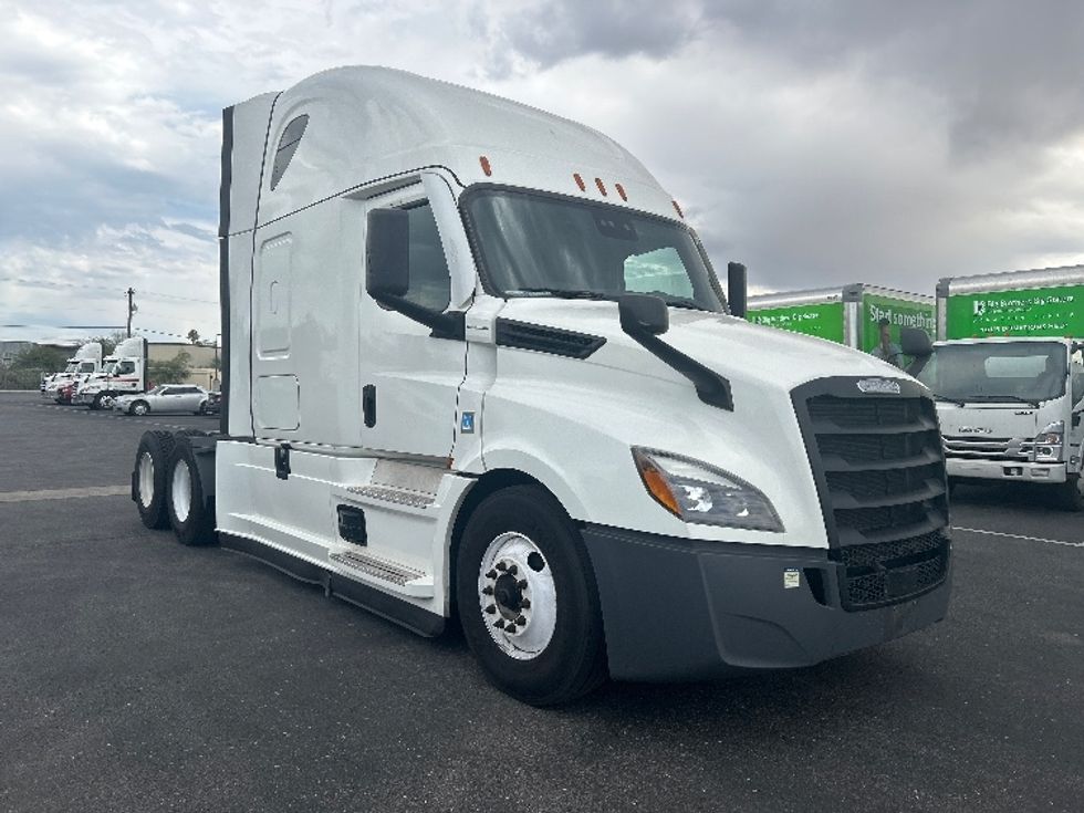 Sleeper Tractor-Heavy Duty Tractors-Freightliner-2022-T12664ST-Fort Worth-TX-539,200\n\t\tmiles-$ 70,500 - Image 1