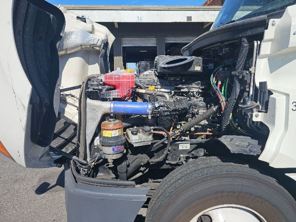 Sleeper Tractor-Heavy Duty Tractors-Freightliner-2022-T12664ST-Fort Worth-TX-539,200\n\t\tmiles-$ 70,500 - Image 16