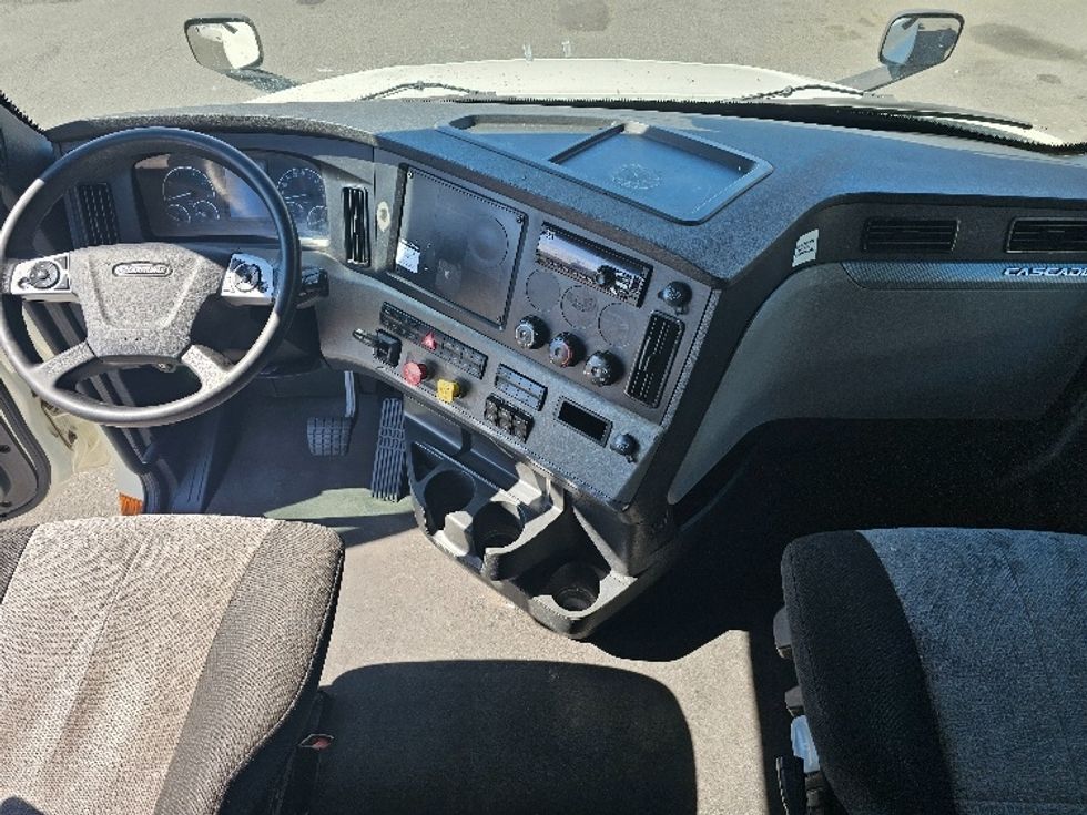 Sleeper Tractor-Heavy Duty Tractors-Freightliner-2022-T12664ST-Fort Worth-TX-539,200\n\t\tmiles-$ 70,500 - Image 18