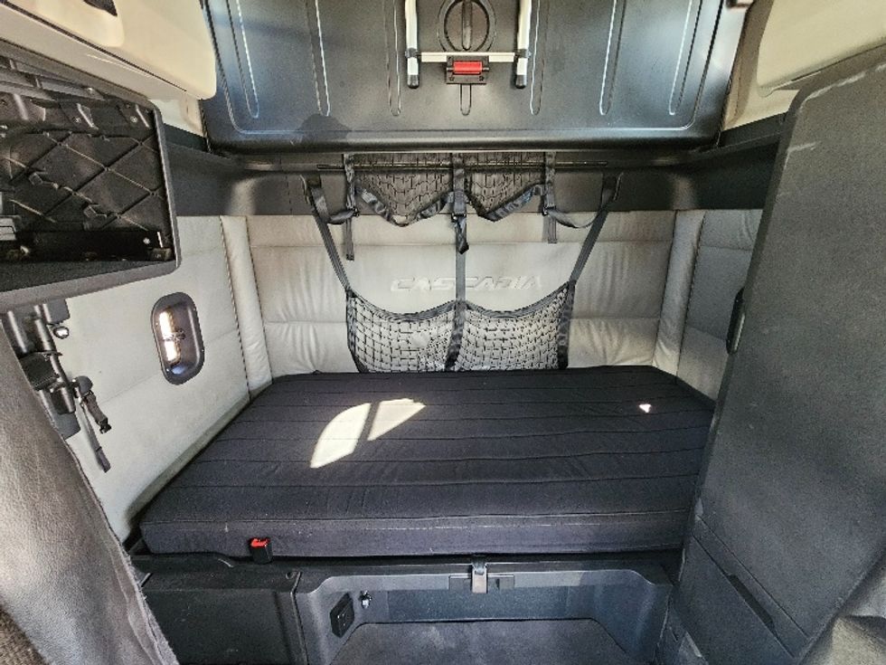Sleeper Tractor-Heavy Duty Tractors-Freightliner-2022-T12664ST-Fort Worth-TX-539,200\n\t\tmiles-$ 70,500 - Image 19