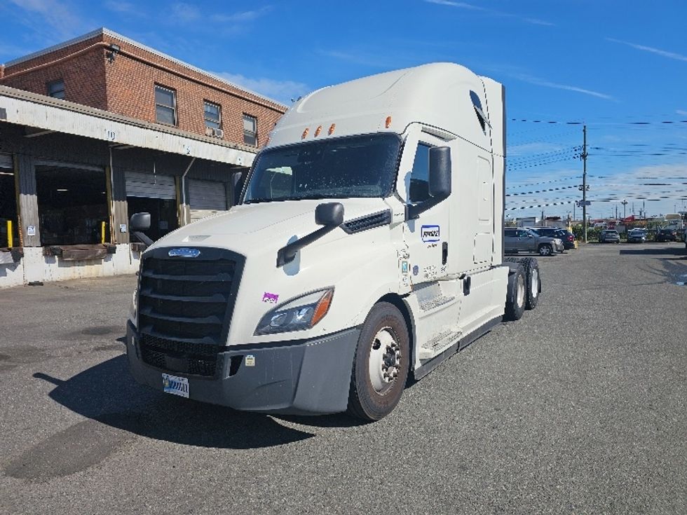 Sleeper Tractor-Heavy Duty Tractors-Freightliner-2022-T12664ST-Fort Worth-TX-539,200\n\t\tmiles-$ 70,500 - Image 3