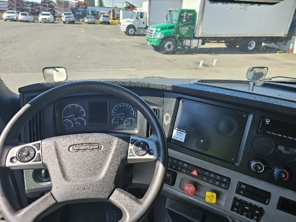 Sleeper Tractor-Heavy Duty Tractors-Freightliner-2022-T12664ST-Fort Worth-TX-539,200\n\t\tmiles-$ 70,500 - Image 7