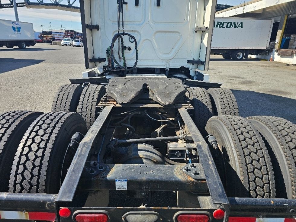 Sleeper Tractor-Heavy Duty Tractors-Freightliner-2022-T12664ST-Fort Worth-TX-539,200\n\t\tmiles-$ 70,500 - Image 8