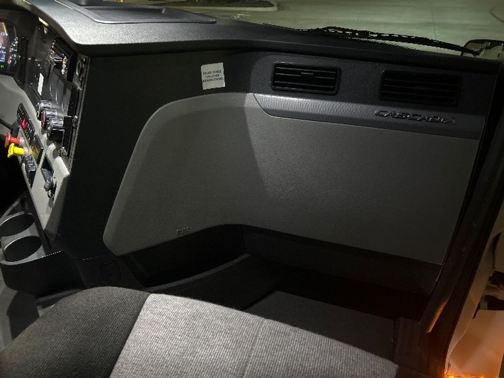 Sleeper Tractor-Heavy Duty Tractors-Freightliner-2022-T12664ST-Fort Worth-TX-542,283\n\t\tmiles-$ 68,750 - Image 15