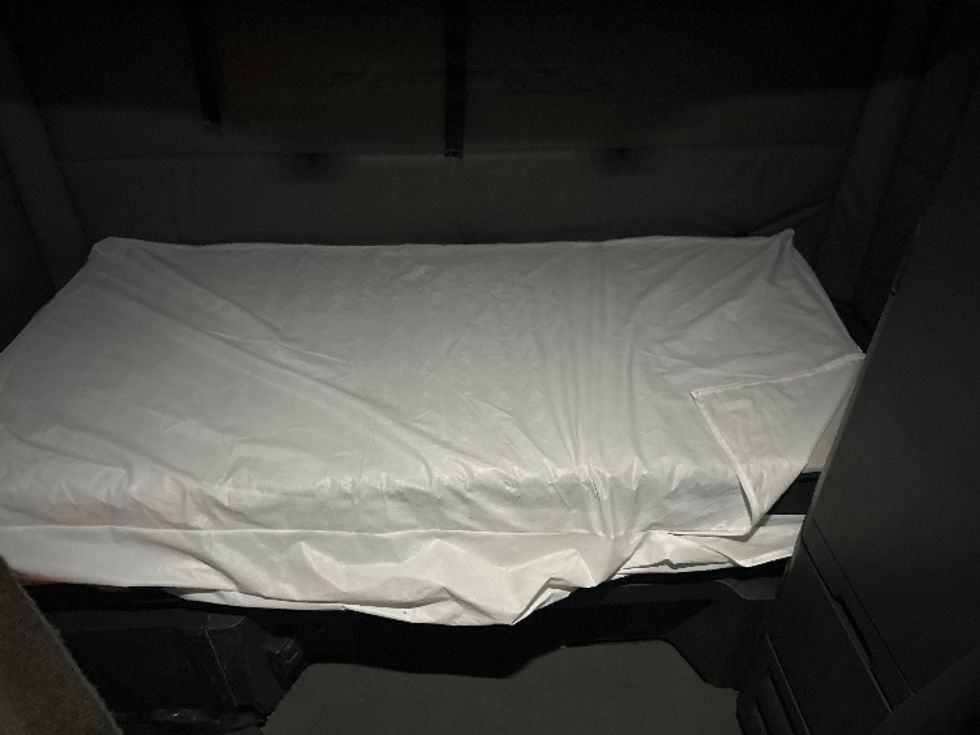 Sleeper Tractor-Heavy Duty Tractors-Freightliner-2022-T12664ST-Fort Worth-TX-542,283\n\t\tmiles-$ 68,750 - Image 16