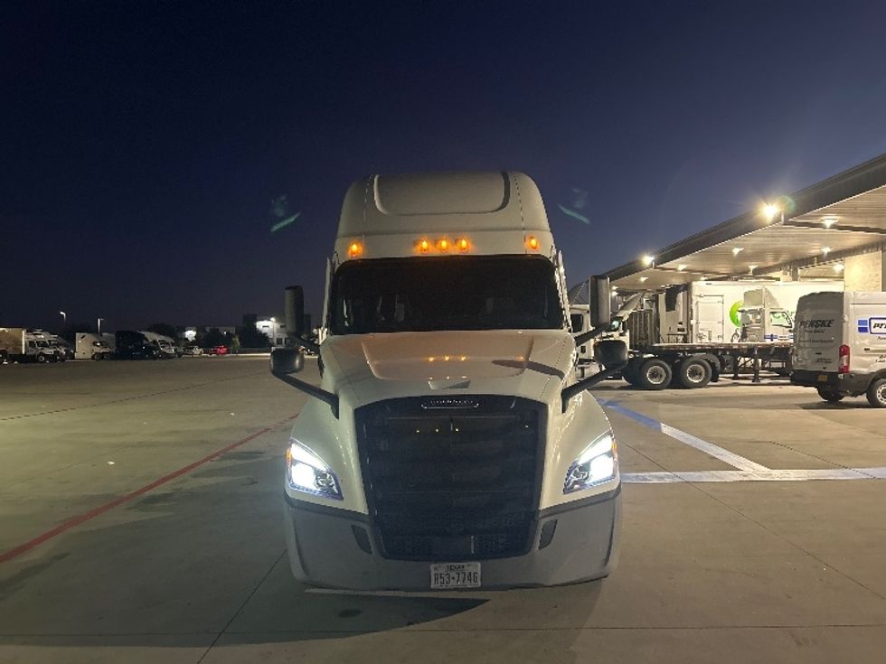 Sleeper Tractor-Heavy Duty Tractors-Freightliner-2022-T12664ST-Fort Worth-TX-542,283\n\t\tmiles-$ 68,750 - Image 2