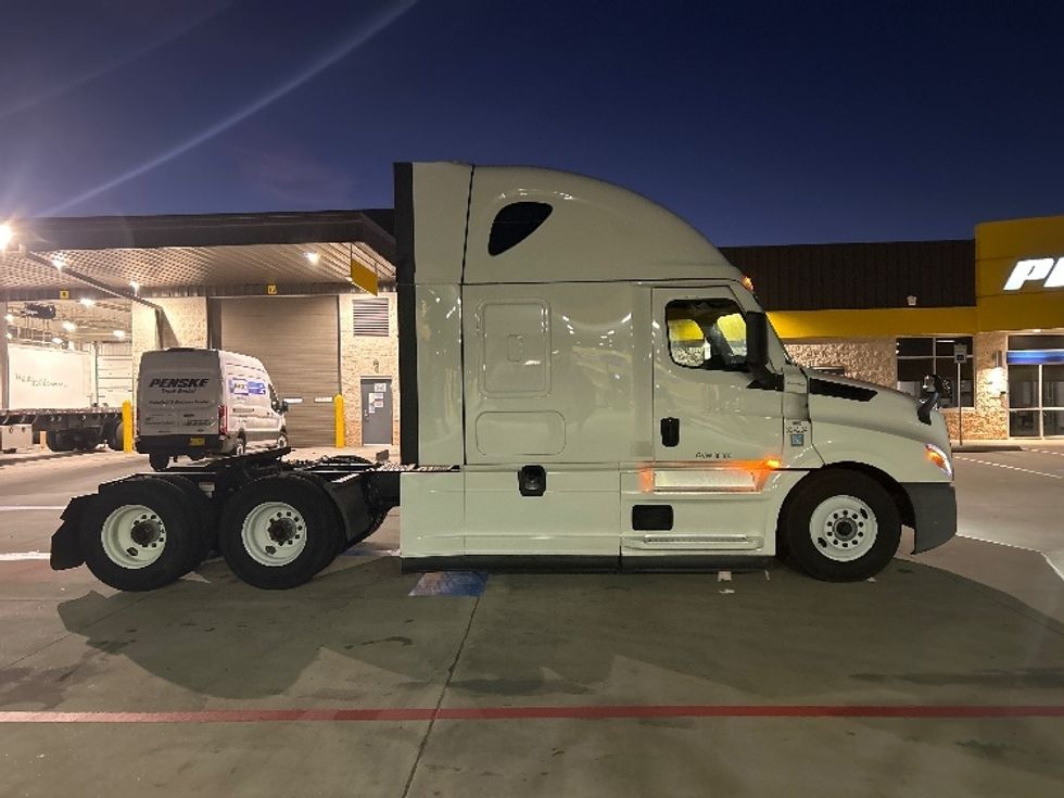 Sleeper Tractor-Heavy Duty Tractors-Freightliner-2022-T12664ST-Fort Worth-TX-542,283\n\t\tmiles-$ 68,750 - Image 8