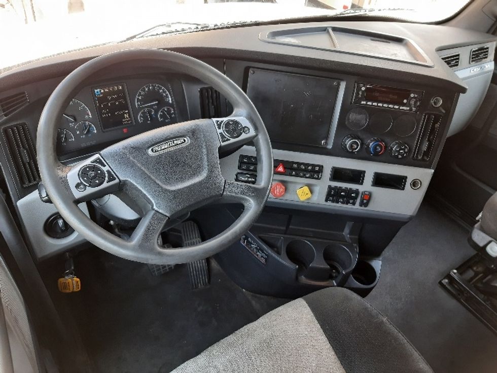 Sleeper Tractor-Heavy Duty Tractors-Freightliner-2022-T12664ST-Fort Worth-TX-555,676\n\t\tmiles-$ 71,500 - Image 10