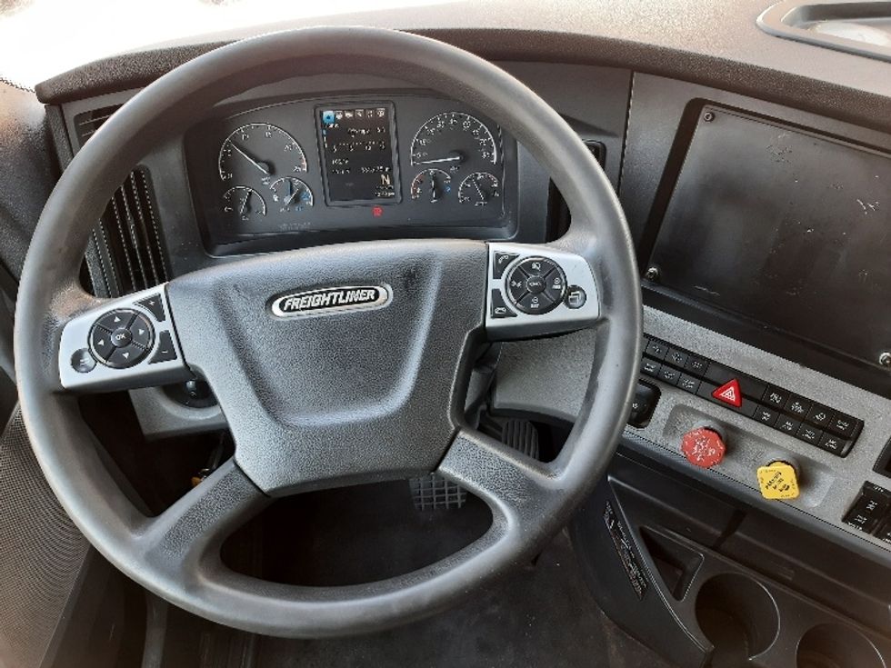 Sleeper Tractor-Heavy Duty Tractors-Freightliner-2022-T12664ST-Fort Worth-TX-555,676\n\t\tmiles-$ 71,500 - Image 11
