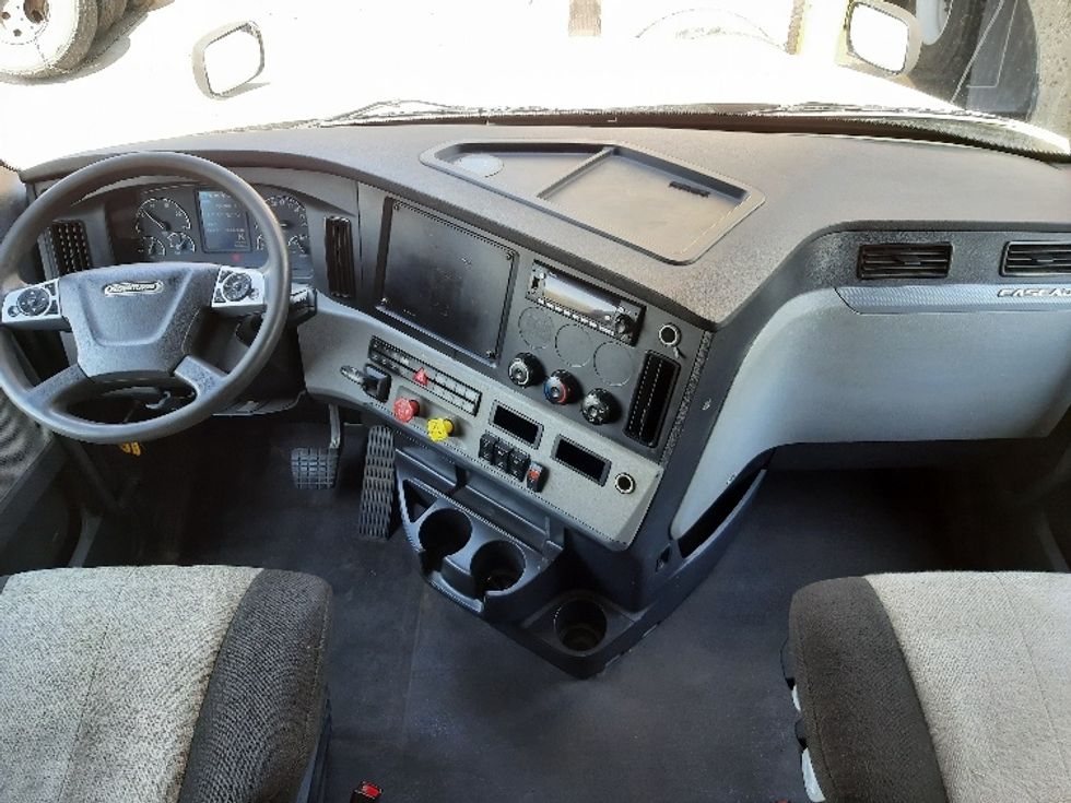 Sleeper Tractor-Heavy Duty Tractors-Freightliner-2022-T12664ST-Fort Worth-TX-555,676\n\t\tmiles-$ 71,500 - Image 12