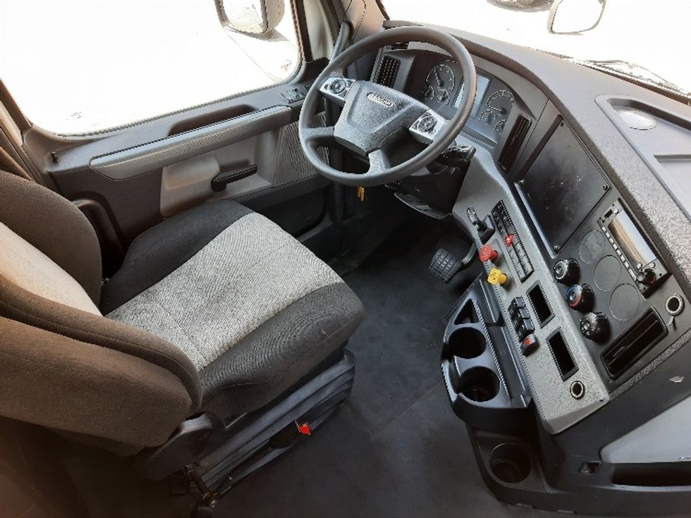 Sleeper Tractor-Heavy Duty Tractors-Freightliner-2022-T12664ST-Fort Worth-TX-555,676\n\t\tmiles-$ 71,500 - Image 15