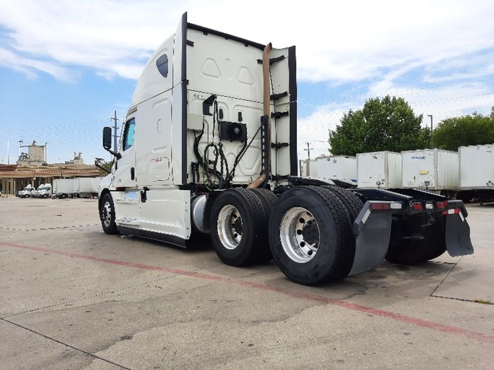 Sleeper Tractor-Heavy Duty Tractors-Freightliner-2022-T12664ST-Fort Worth-TX-555,676\n\t\tmiles-$ 71,500 - Image 5