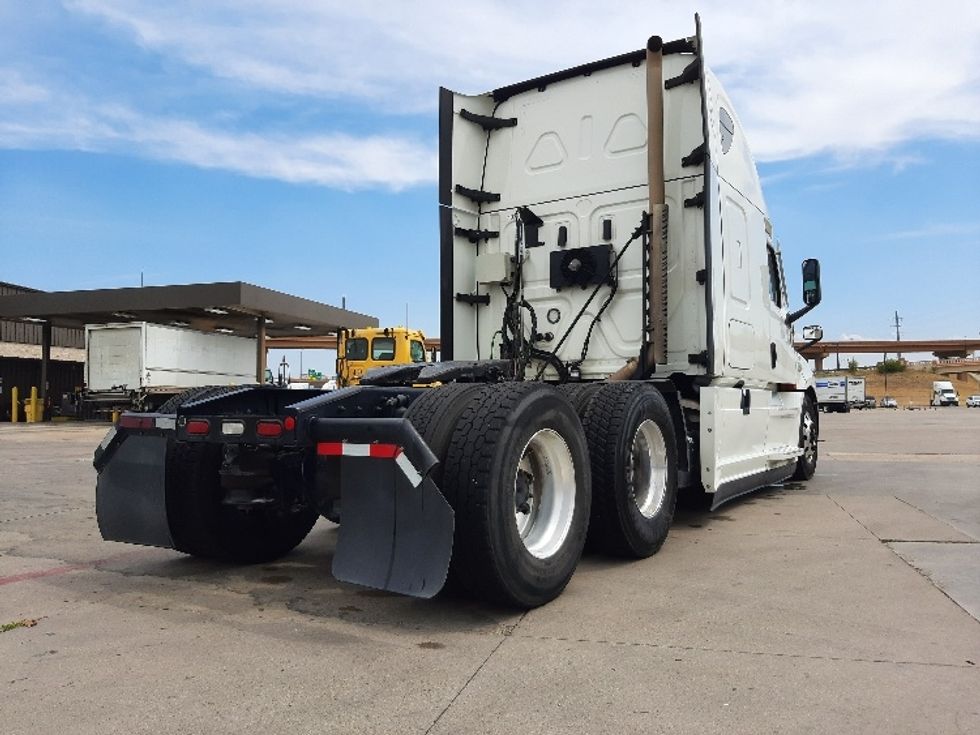 Sleeper Tractor-Heavy Duty Tractors-Freightliner-2022-T12664ST-Fort Worth-TX-555,676\n\t\tmiles-$ 71,500 - Image 7