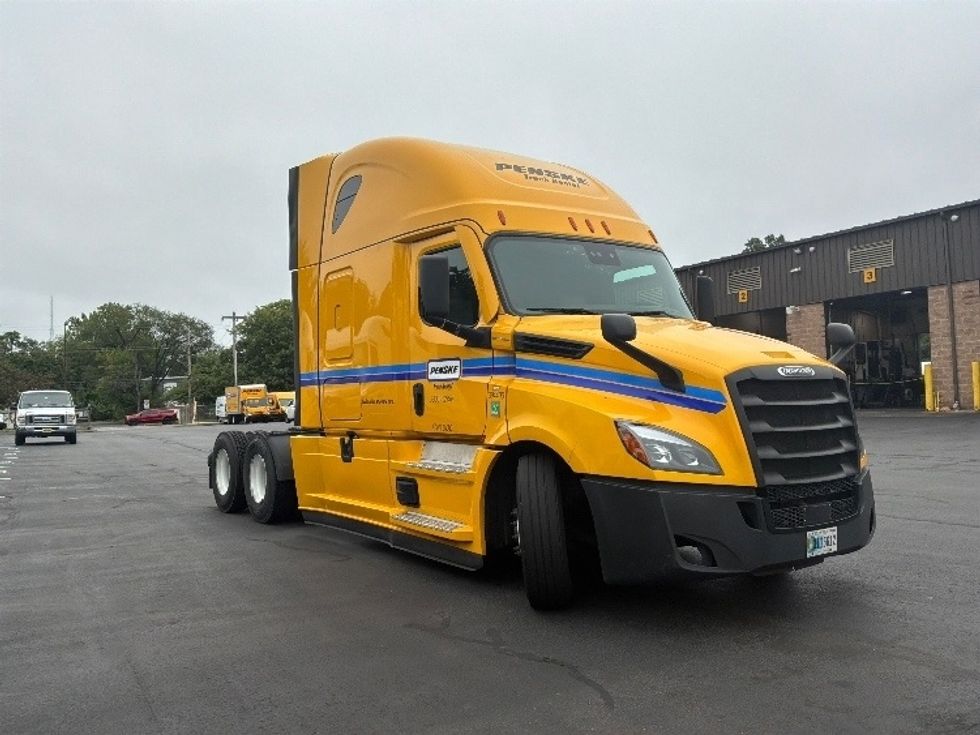 Sleeper Tractor-Heavy Duty Tractors-Freightliner-2022-T12664ST-Fort Worth-TX-604,516\n\t\tmiles-$ 63,500 - Image 1