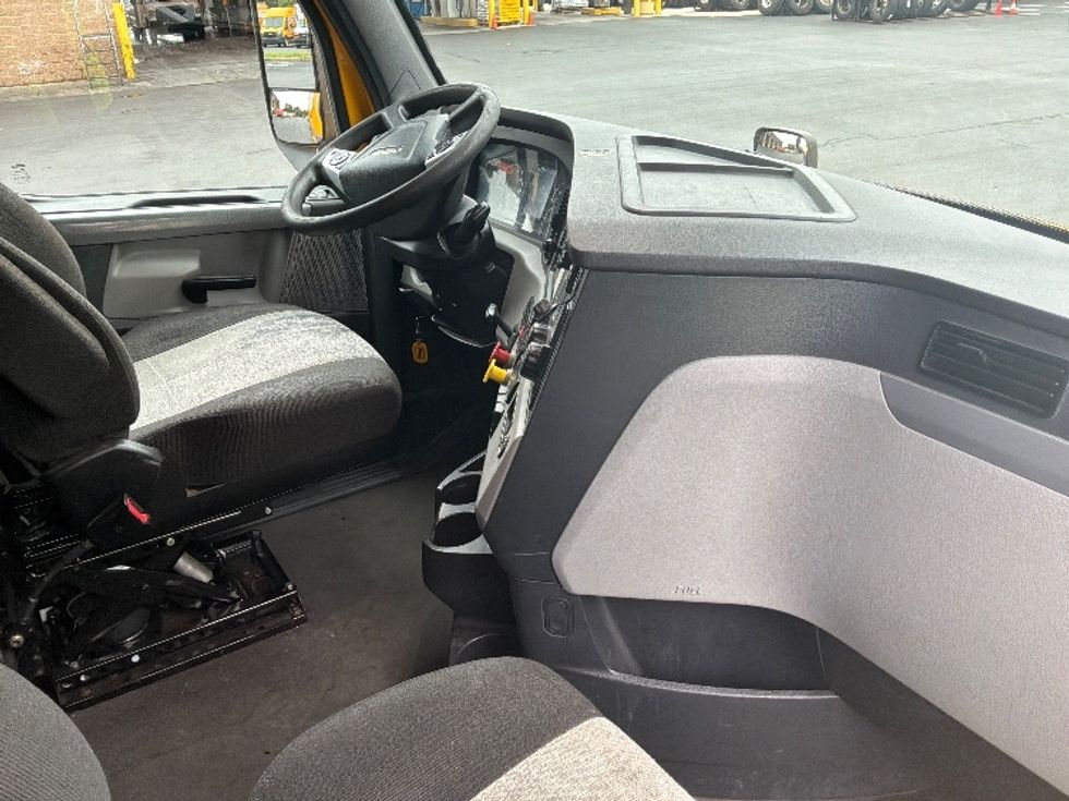 Sleeper Tractor-Heavy Duty Tractors-Freightliner-2022-T12664ST-Fort Worth-TX-604,516\n\t\tmiles-$ 63,500 - Image 15