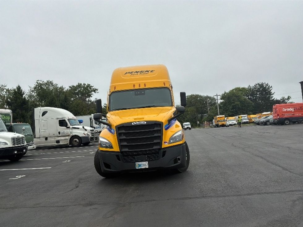 Sleeper Tractor-Heavy Duty Tractors-Freightliner-2022-T12664ST-Fort Worth-TX-604,516\n\t\tmiles-$ 63,500 - Image 2