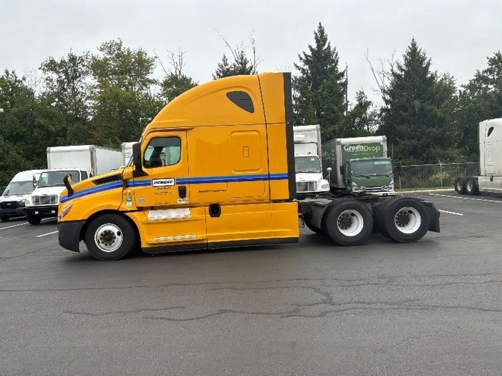 Sleeper Tractor-Heavy Duty Tractors-Freightliner-2022-T12664ST-Fort Worth-TX-604,516\n\t\tmiles-$ 63,500 - Image 4