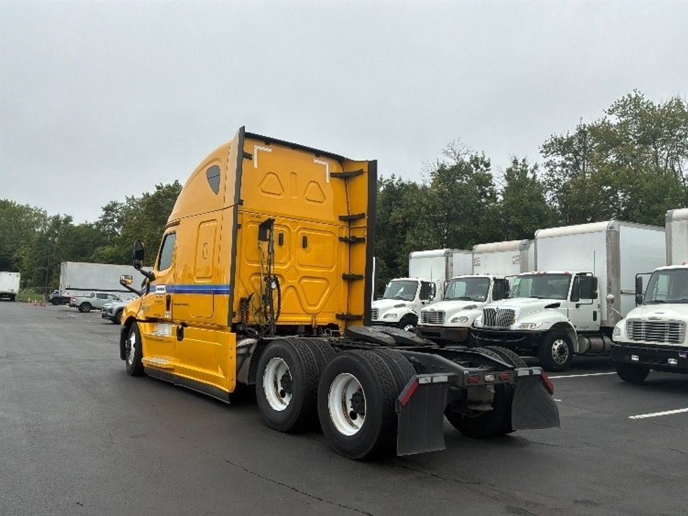 Sleeper Tractor-Heavy Duty Tractors-Freightliner-2022-T12664ST-Fort Worth-TX-604,516\n\t\tmiles-$ 63,500 - Image 5