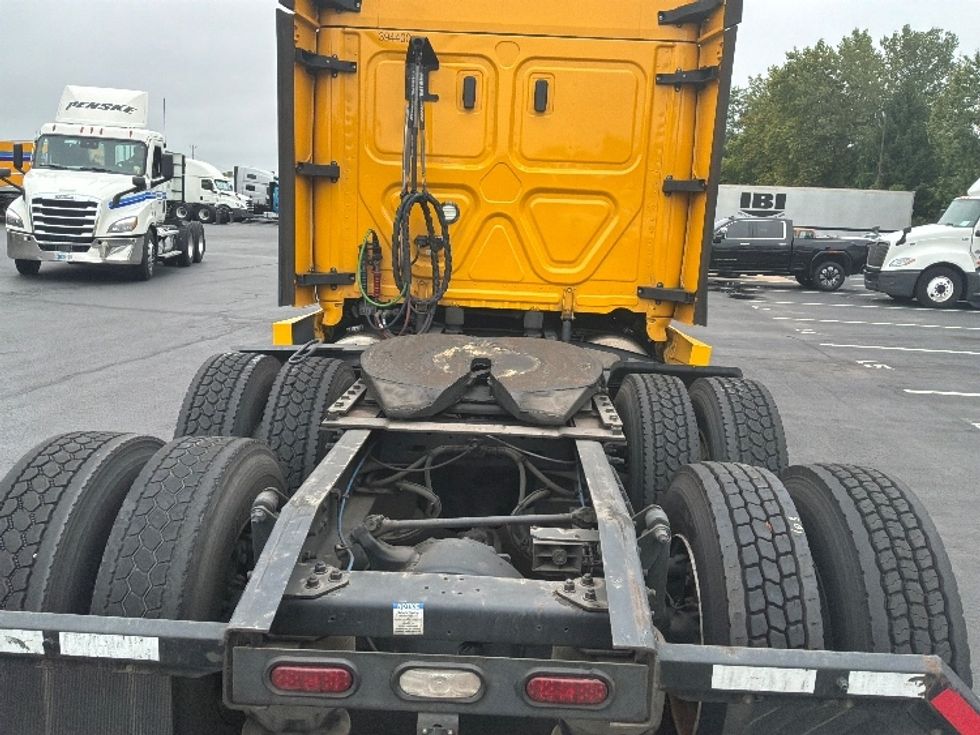 Sleeper Tractor-Heavy Duty Tractors-Freightliner-2022-T12664ST-Fort Worth-TX-604,516\n\t\tmiles-$ 63,500 - Image 6
