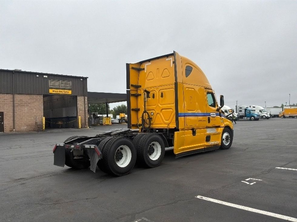 Sleeper Tractor-Heavy Duty Tractors-Freightliner-2022-T12664ST-Fort Worth-TX-604,516\n\t\tmiles-$ 63,500 - Image 7