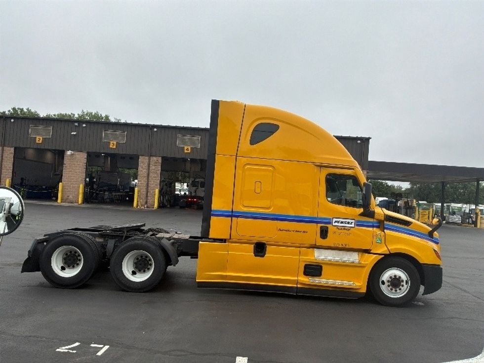 Sleeper Tractor-Heavy Duty Tractors-Freightliner-2022-T12664ST-Fort Worth-TX-604,516\n\t\tmiles-$ 63,500 - Image 8