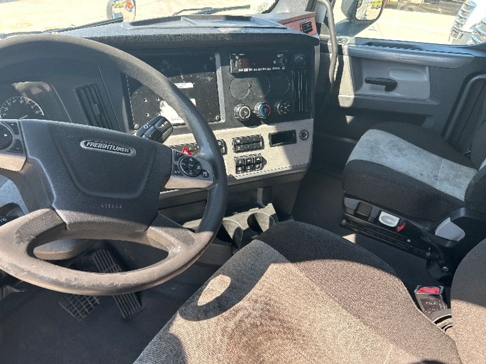 Sleeper Tractor-Heavy Duty Tractors-Freightliner-2022-T12664ST-Fort Worth-TX-646,324\n\t\tmiles-$ 60,250 - Image 10