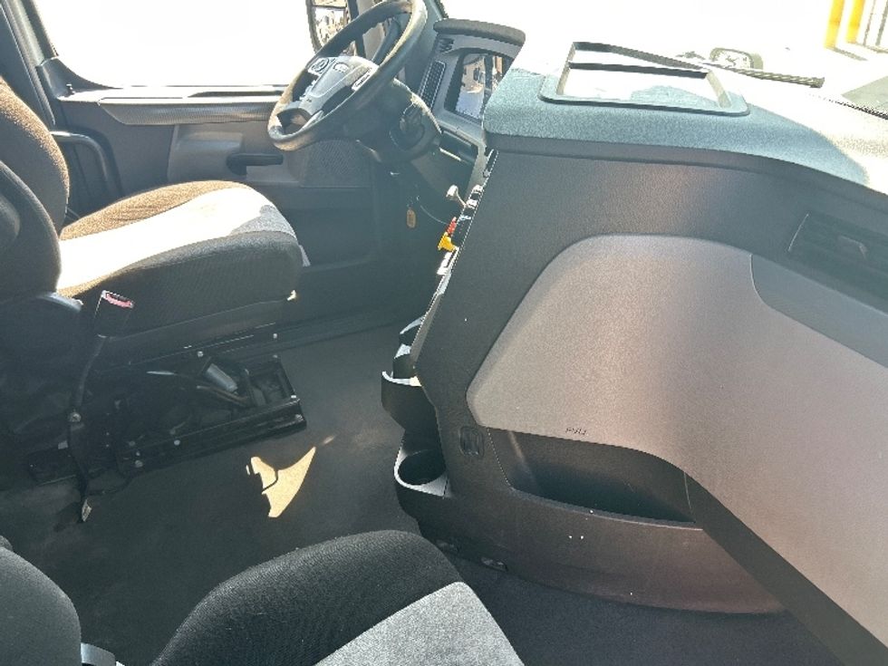 Sleeper Tractor-Heavy Duty Tractors-Freightliner-2022-T12664ST-Fort Worth-TX-646,324\n\t\tmiles-$ 60,250 - Image 15