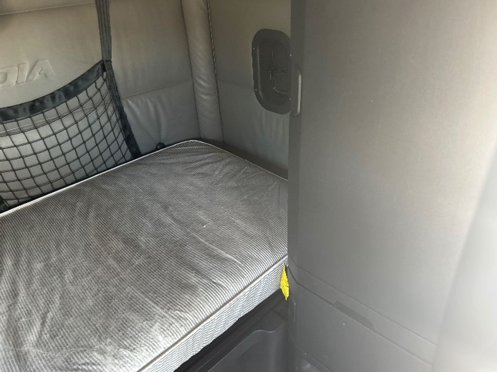 Sleeper Tractor-Heavy Duty Tractors-Freightliner-2022-T12664ST-Fort Worth-TX-646,324\n\t\tmiles-$ 60,250 - Image 17