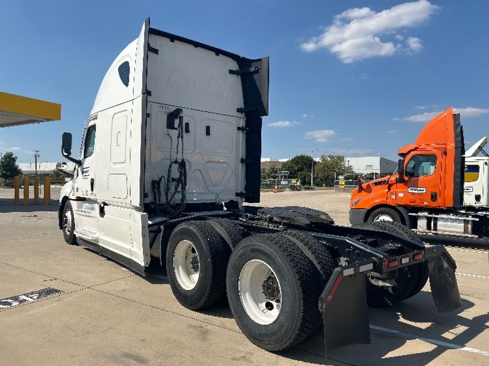 Sleeper Tractor-Heavy Duty Tractors-Freightliner-2022-T12664ST-Fort Worth-TX-646,324\n\t\tmiles-$ 60,250 - Image 5
